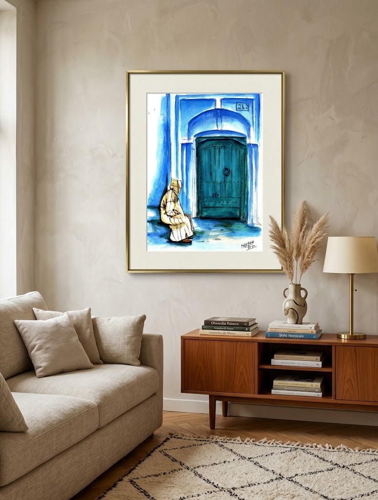 Tableau encadré représentant l'aquarelle Chefchaouen N°242, accroché au-dessus d'un meuble en bois dans un salon moderne.